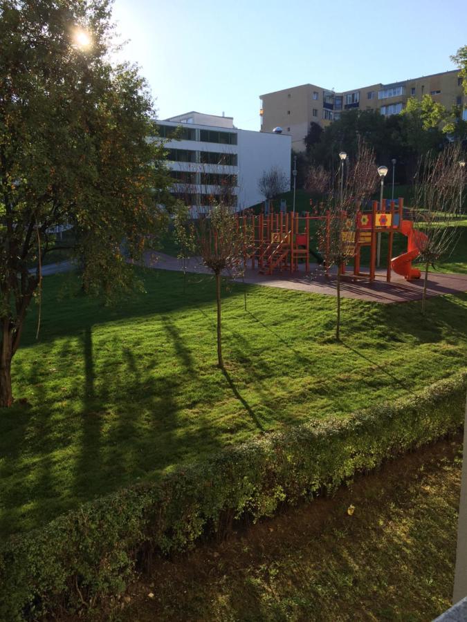Apartament Igi White Flat With Free Private Parking Kluż-Napoka Zewnętrze zdjęcie